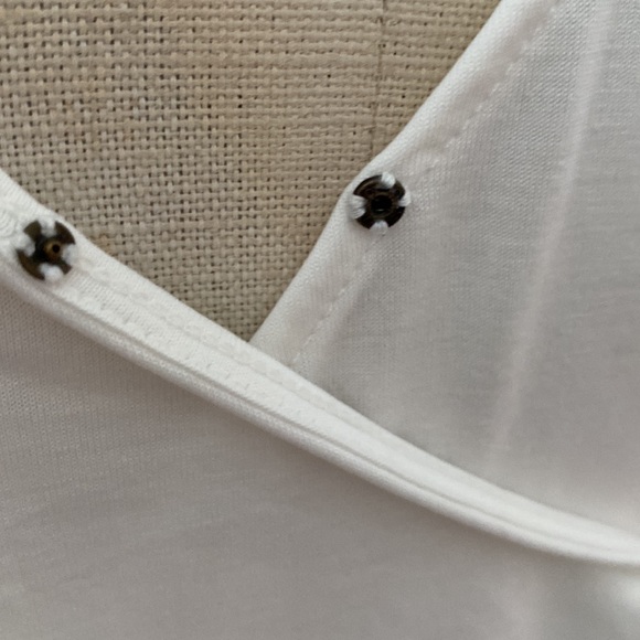 Lucky Brand 🍀 short sleeved ivory v neck top with wrap style & side tie. Size S - Picture 7 of 13